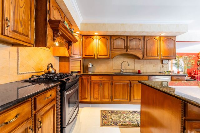 7624 Forest Hill Road, Burr Ridge, IL 60527