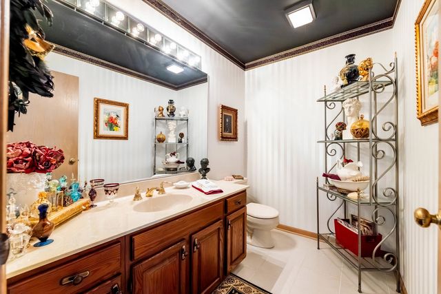 7624 Forest Hill Road, Burr Ridge, IL 60527