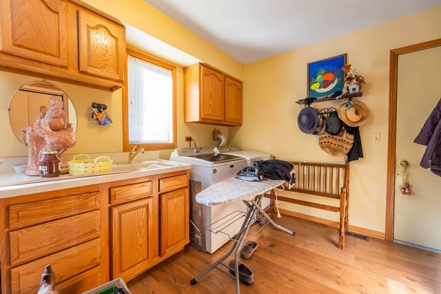 7624 Forest Hill Road, Burr Ridge, IL 60527