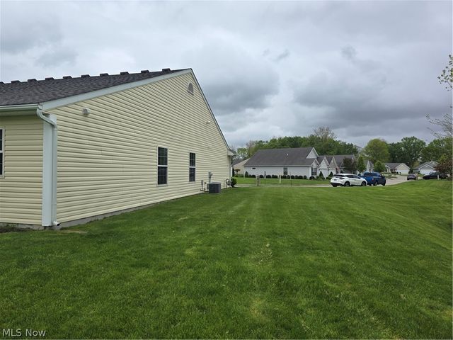 136 Haydens Arbor, Elyria, OH 44035