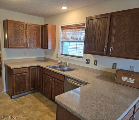 136 Haydens Arbor, Elyria, OH 44035