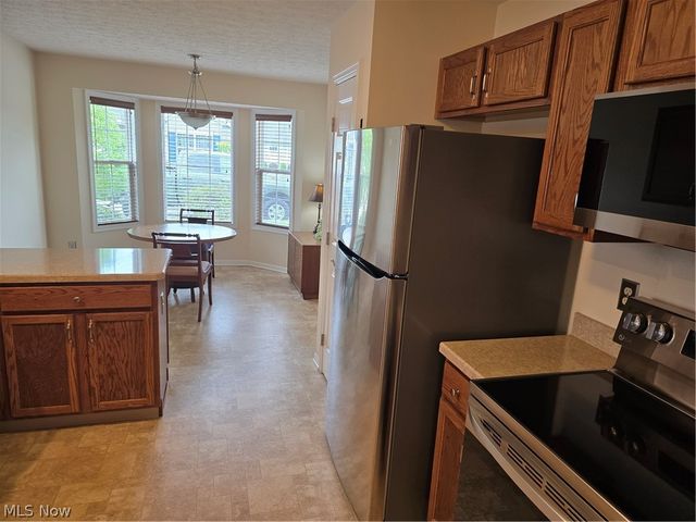 136 Haydens Arbor, Elyria, OH 44035