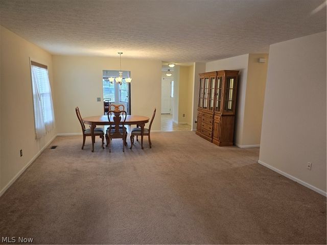 136 Haydens Arbor, Elyria, OH 44035