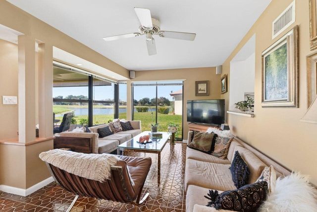 5787 Lakeview Mews Place, Boynton Beach, FL 33437