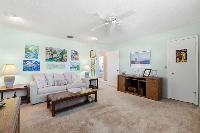 5787 Lakeview Mews Place, Boynton Beach, FL 33437