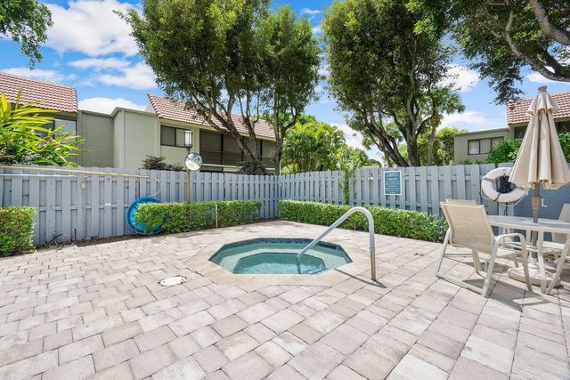 5787 Lakeview Mews Place, Boynton Beach, FL 33437