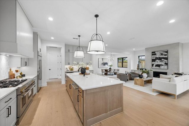 1031 W 43rd Street, Houston, TX 77018