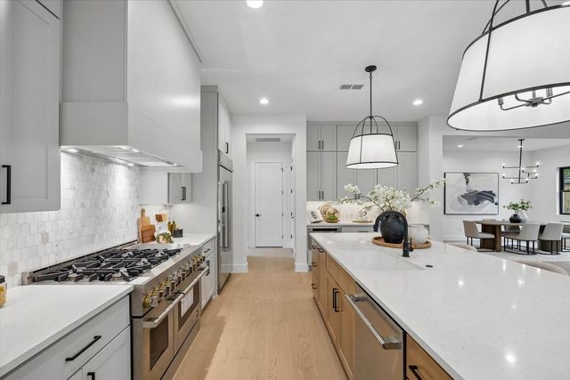 1031 W 43rd Street, Houston, TX 77018