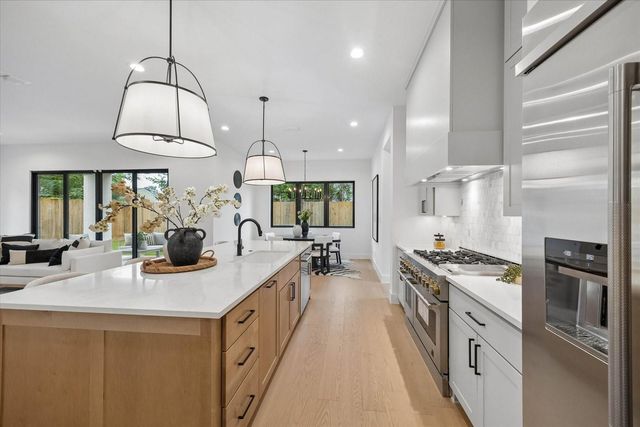 1031 W 43rd Street, Houston, TX 77018