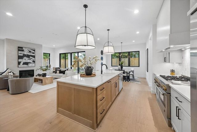 1031 W 43rd Street, Houston, TX 77018