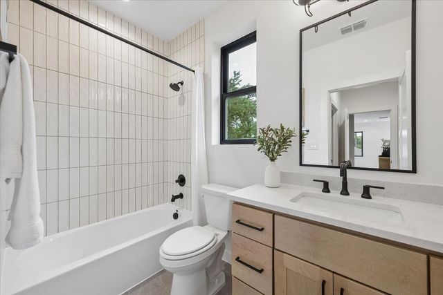 1031 W 43rd Street, Houston, TX 77018
