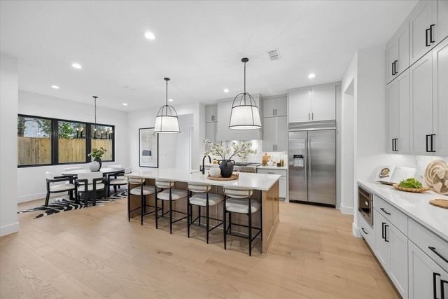1031 W 43rd Street, Houston, TX 77018