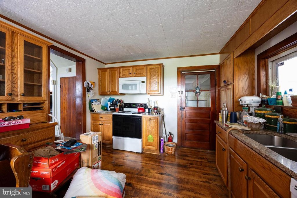 3724 HAMMONDS MILL RD, Hedgesville, WV 25427