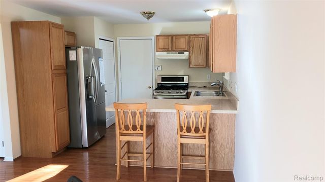 6196 Crystal Lake Drive, Romulus, MI 48174