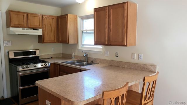 6196 Crystal Lake Drive, Romulus, MI 48174