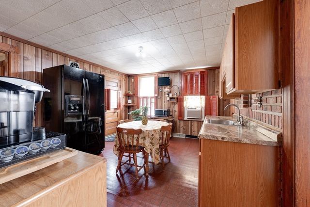 95 Grand St, Springfield, MA 01108