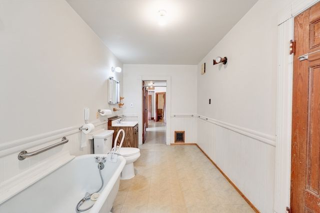 95 Grand St, Springfield, MA 01108