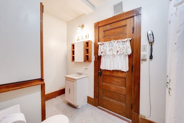 95 Grand St, Springfield, MA 01108