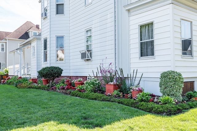 95 Grand St, Springfield, MA 01108