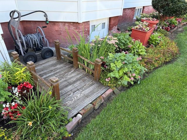 95 Grand St, Springfield, MA 01108