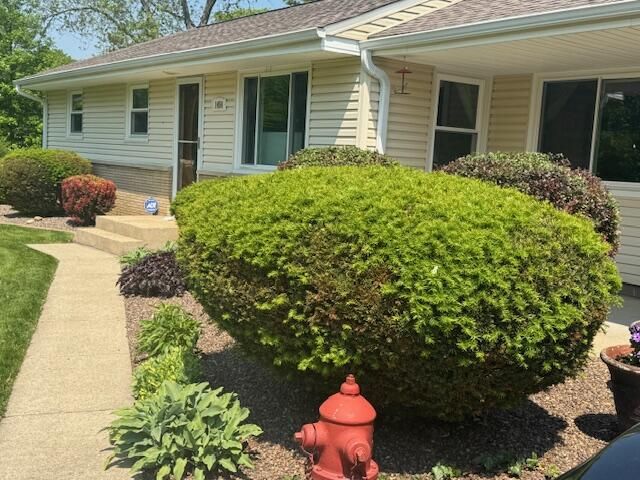 1450 S 166th STREET, New Berlin, WI 53151