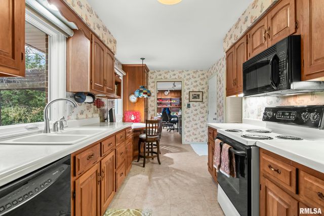 16 INVERNESS Road, Springfield, IL 62704