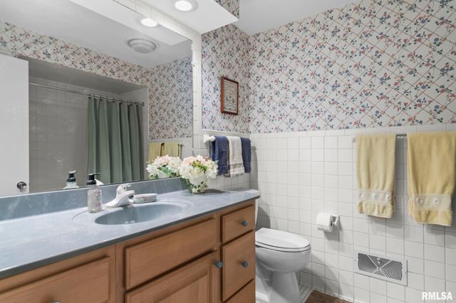 16 INVERNESS Road, Springfield, IL 62704