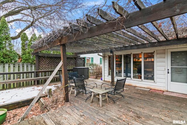 16 INVERNESS Road, Springfield, IL 62704