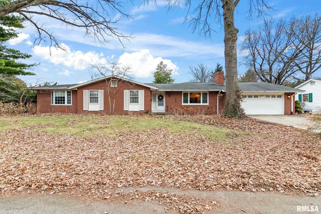 16 INVERNESS Road, Springfield, IL 62704