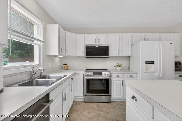 12321 Sea Pines Drive, Dewitt, MI 48820