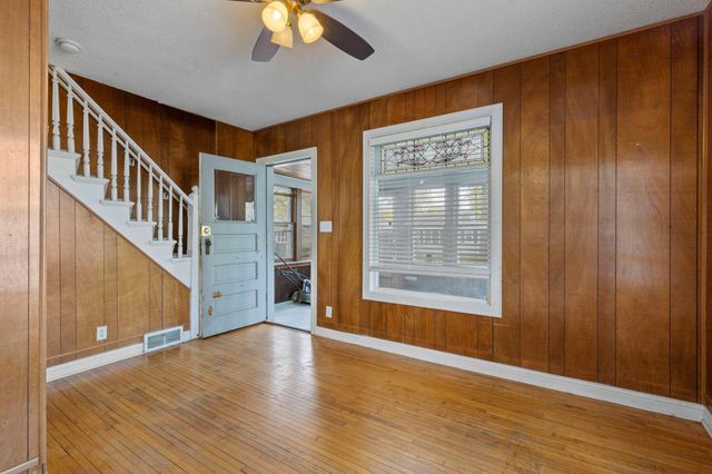 934 Juno Avenue, Saint Paul, MN 55102