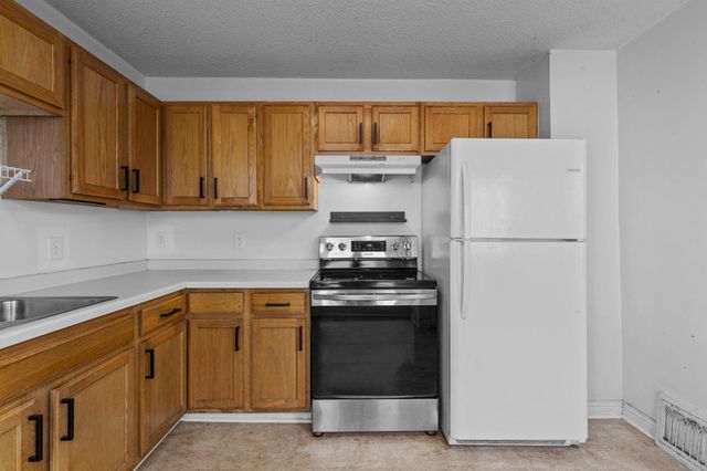934 Juno Avenue, Saint Paul, MN 55102