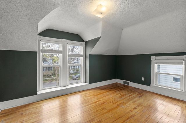 934 Juno Avenue, Saint Paul, MN 55102