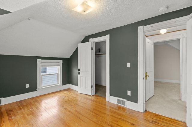 934 Juno Avenue, Saint Paul, MN 55102