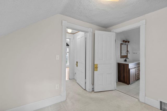 934 Juno Avenue, Saint Paul, MN 55102