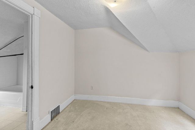 934 Juno Avenue, Saint Paul, MN 55102