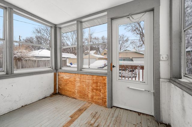 934 Juno Avenue, Saint Paul, MN 55102