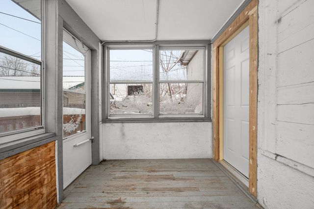 934 Juno Avenue, Saint Paul, MN 55102