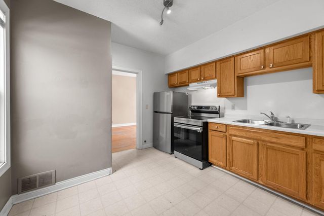 934 Juno Avenue, Saint Paul, MN 55102