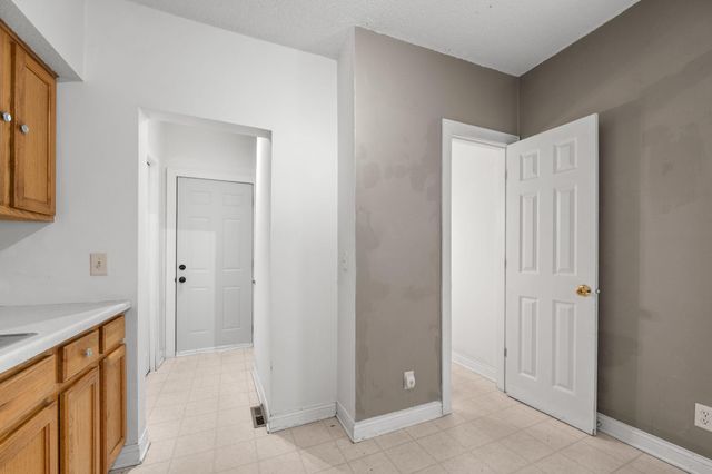 934 Juno Avenue, Saint Paul, MN 55102