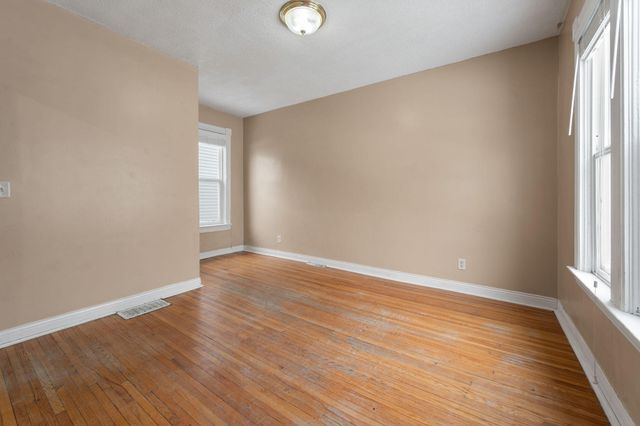934 Juno Avenue, Saint Paul, MN 55102