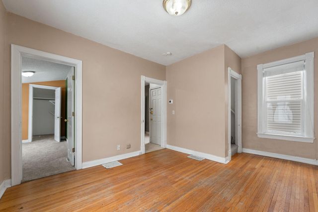 934 Juno Avenue, Saint Paul, MN 55102