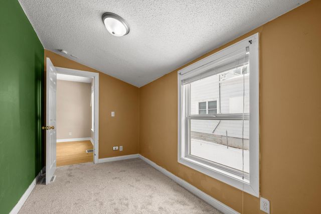 934 Juno Avenue, Saint Paul, MN 55102