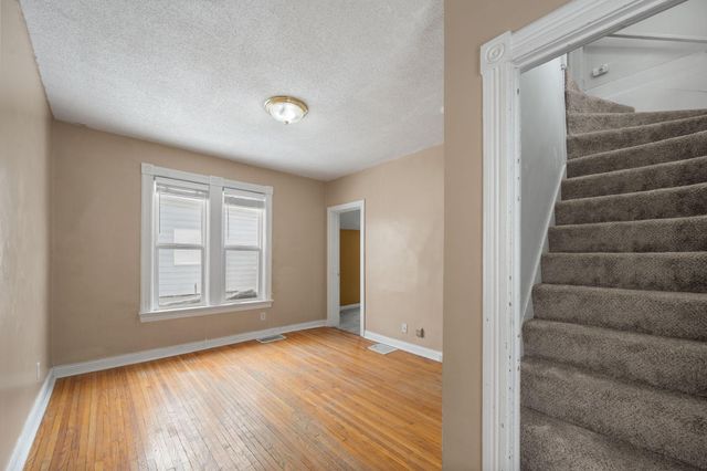 934 Juno Avenue, Saint Paul, MN 55102