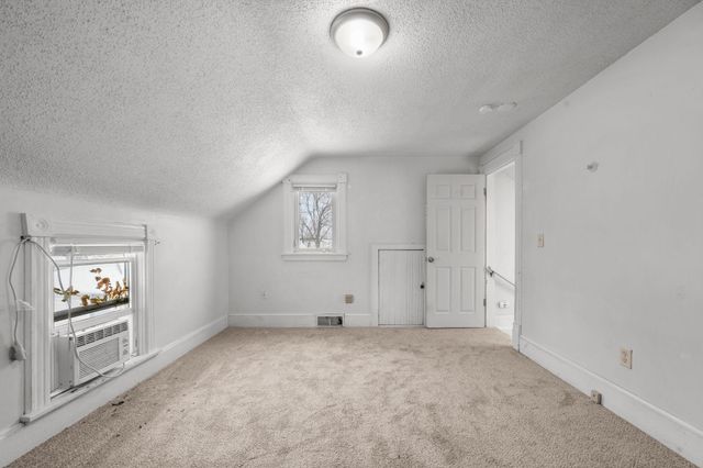 934 Juno Avenue, Saint Paul, MN 55102