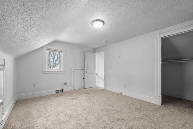934 Juno Avenue, Saint Paul, MN 55102