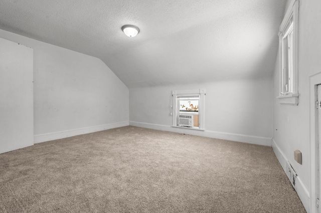 934 Juno Avenue, Saint Paul, MN 55102