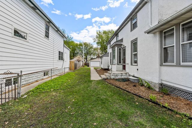 934 Juno Avenue, Saint Paul, MN 55102