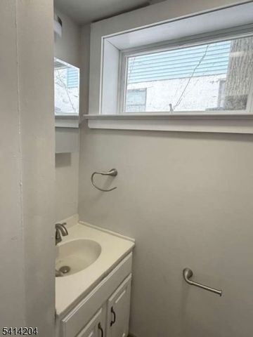 626 Brooklyn Mountain Rd, Hopatcong Boro, NJ 07843