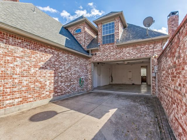 8635 Royalbrook, Dallas, TX 75243